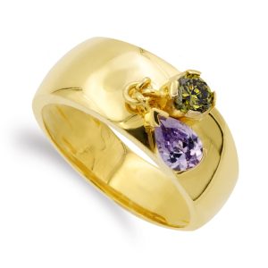 18K SORTIJA ORO AMARILLO DOS PIEDRAS COLOR AMATISTA Y OLIVINA. ANCHO: 8,5 MM